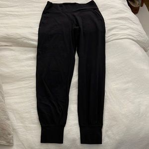 Lululemon jogger 8
